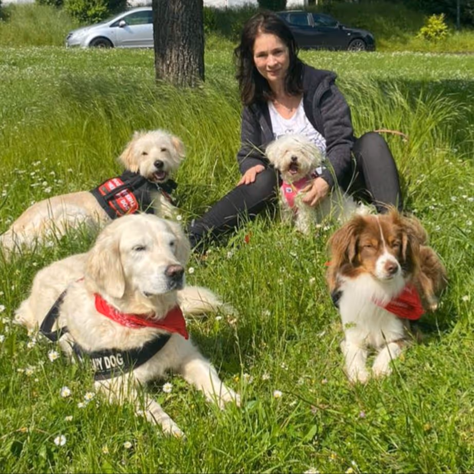 Trainingsgruppe auf der Wiese
